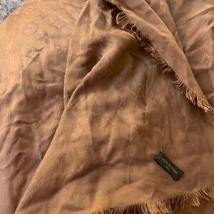 LV scarf
